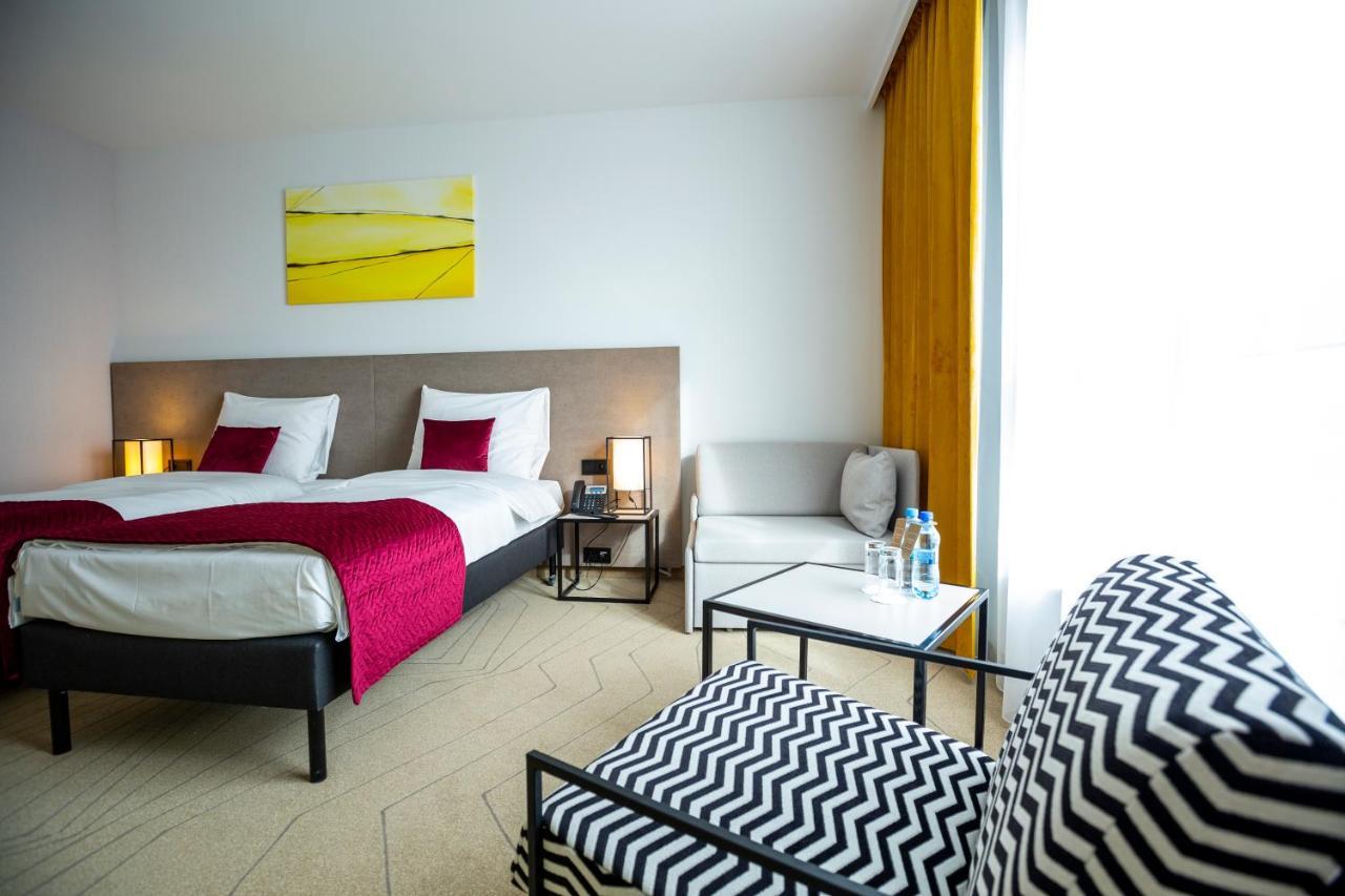 Arche Krakowska Warsaw